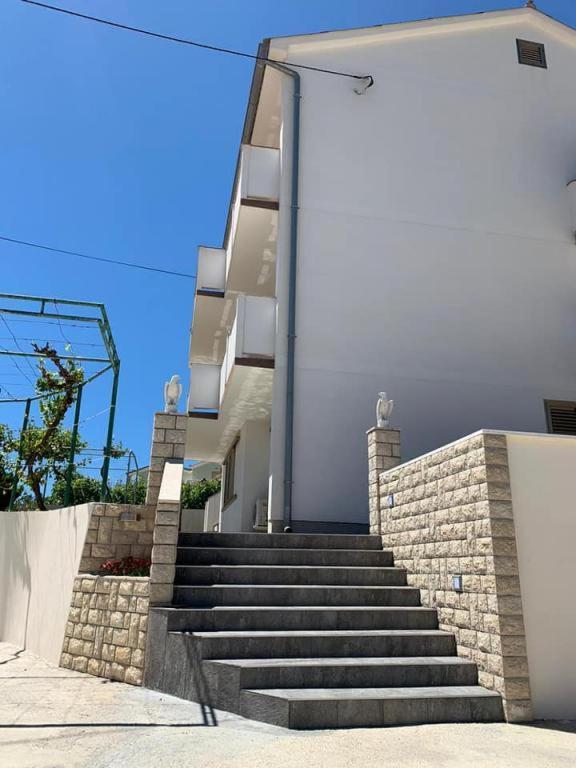 Rooms In Family House Vera Mundanije Exterior photo